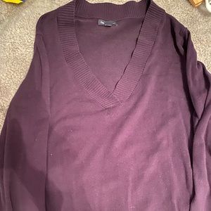 Woman’s XL maroon V neck Gap sweater